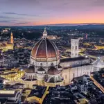 Una imagen tomada con un dron muestra la iglesia de Santa María del Fiore en Florencia, Italia, el 21 de junio de 2022.