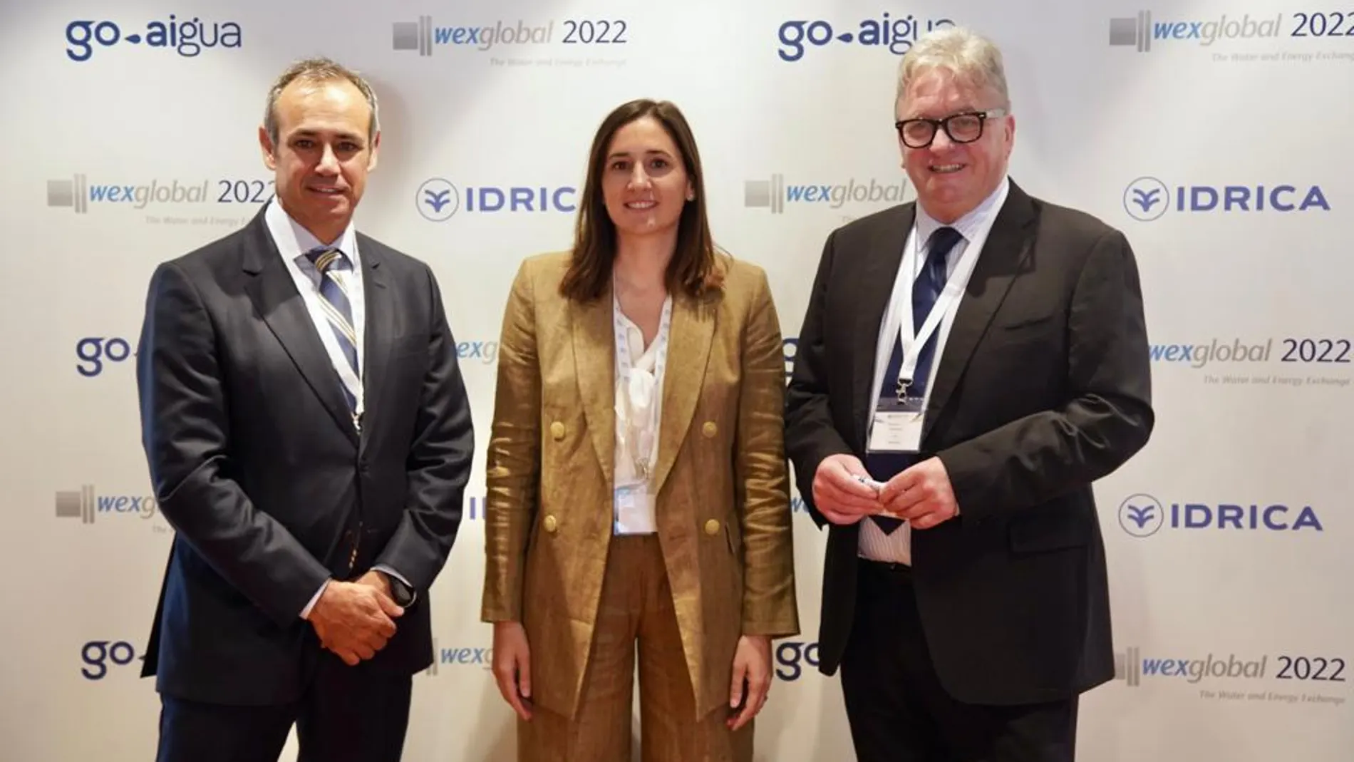 Dionisio Garcia CEO de Global Omnium, Elisa Valia concejala del ciclo del Agua y Mark Barker CEO de WEX Global