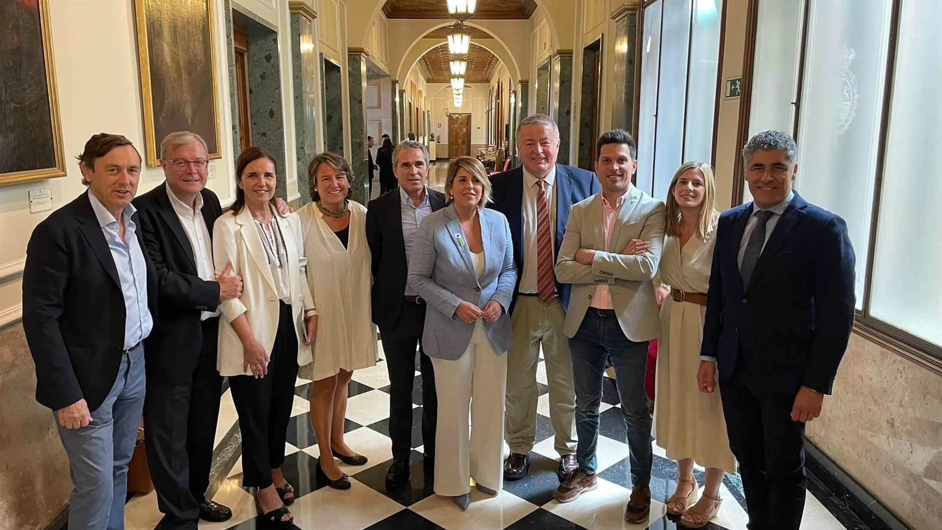 Arroyo reúne a senadores del PP ante iniciativas sobre el ferrocarril y la Ciudad de la Justicia de Cartagena