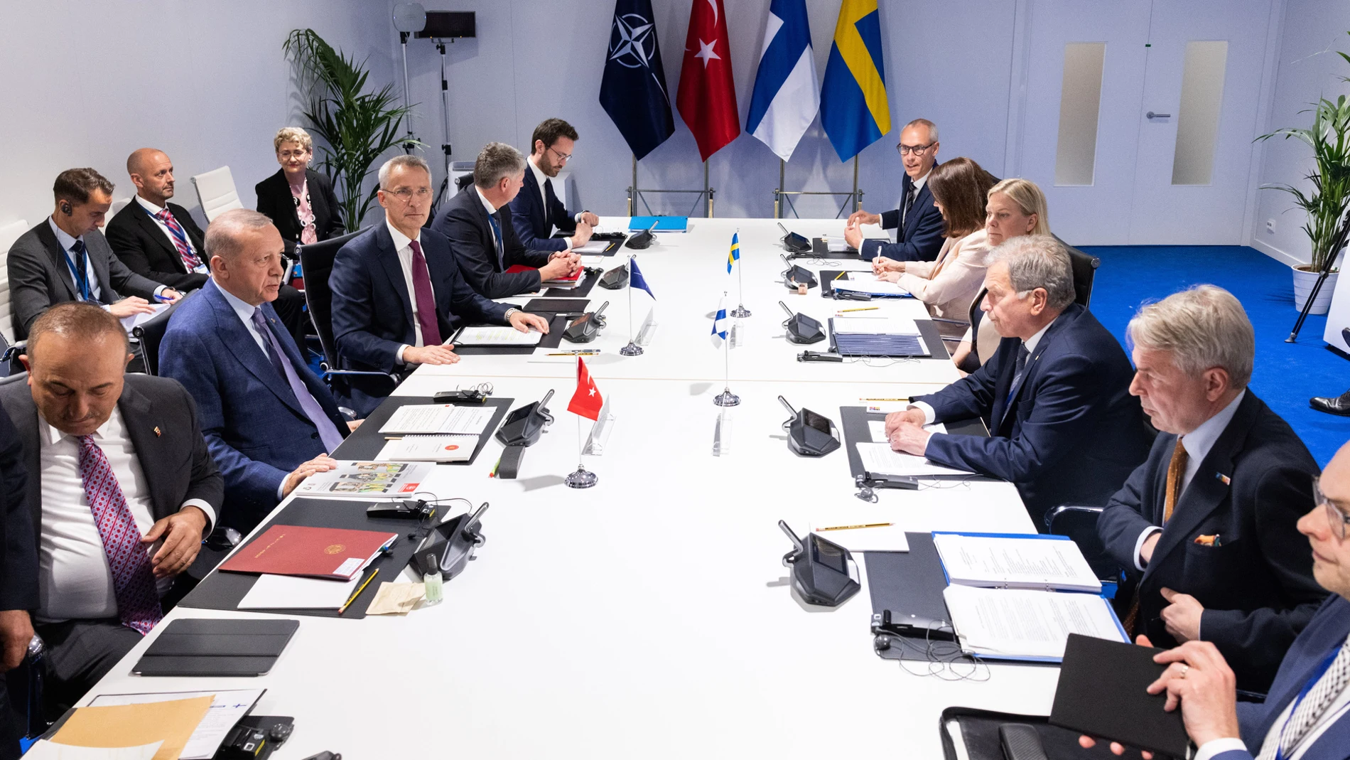 Los líderes de Suecia, Finlandia y Turquía negocian el memorándum con la mediación de Jens Stoltenberg, el martes en Madrid