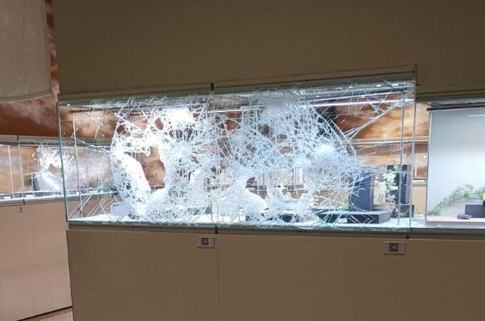 Los ladrones han roto con un mazo las vitrinas de la feria de arte Tefaf