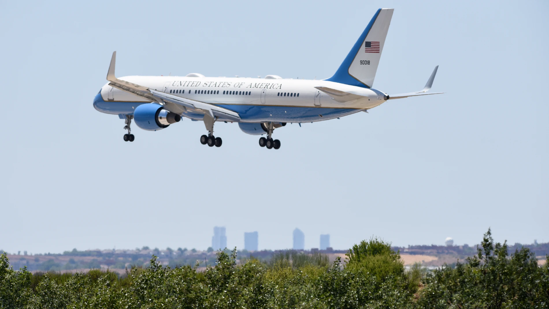 El avión Air Force One del presidente de EEUU, Joe Biden, a su llegada a la base aérea de Torrejón de Ardoz