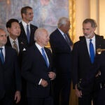 Biden y Felipe VI antes de comenzar la cena en el Palacio Real