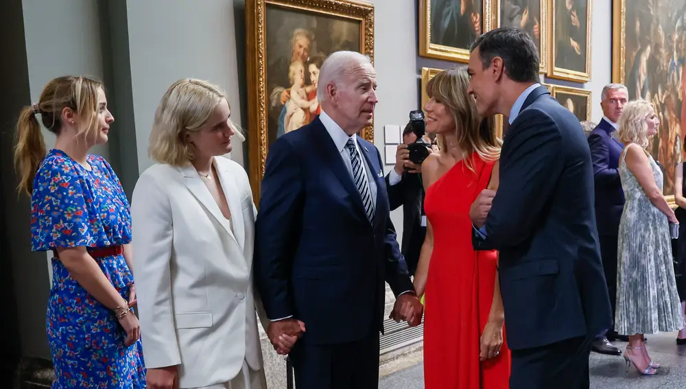 Maisy y Finnengan, las nietas de Biden, le acompañaron en la cena de gala del Museo del Prado