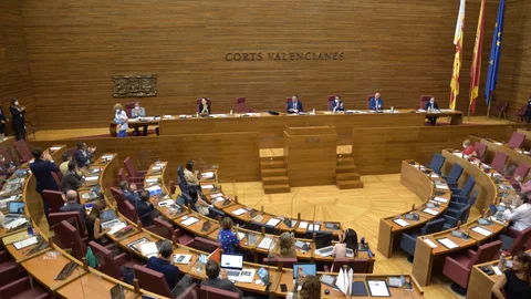Imagen del pleno de esta mañana en Les Corts Valencianes