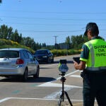 Cazado un hombre de 64 años conduciendo a 138 km/h en una vía limitada a 50 en la provincia de Burgos
