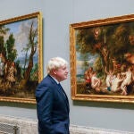 Boris Johnson en su visita al Museo del Prado antes de la cena de trabajo de este miércoles a la que asistían todos los líderes de la OTAN y los cuatro presidentes de la UE que no pertenecen a la Alianza