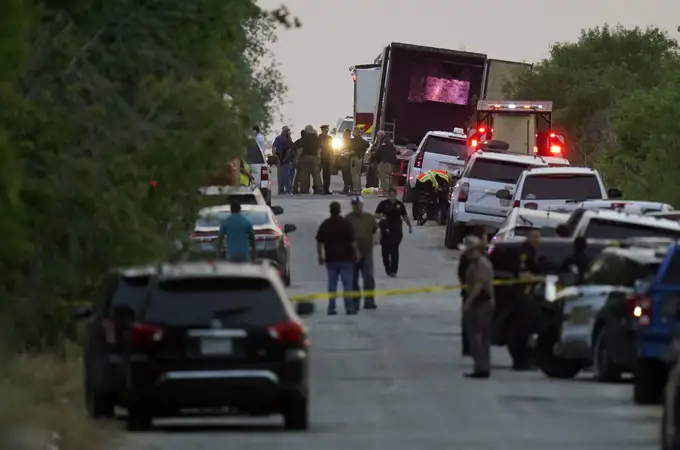El conductor de la tragedia en Texas iba “muy drogado” y se hizo pasar por migrante
