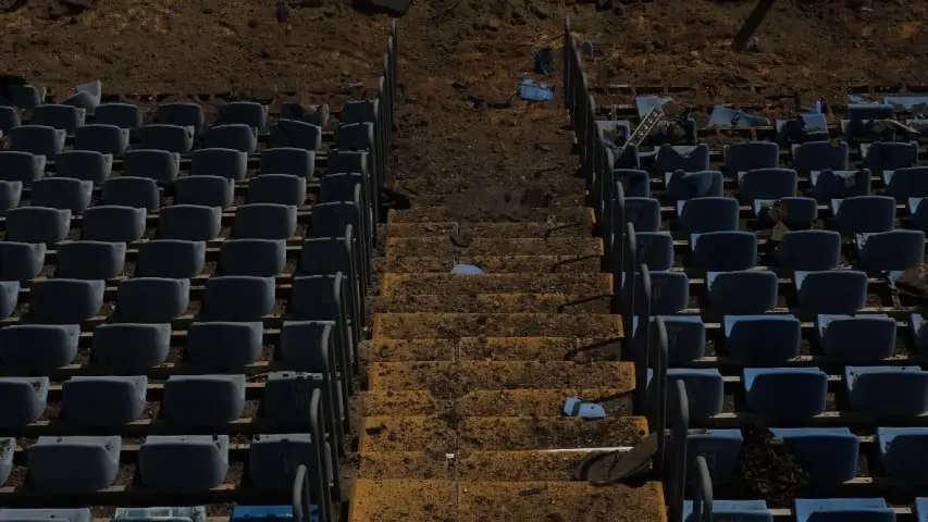 Así quedó el Estadio Central bombardeado por rusia