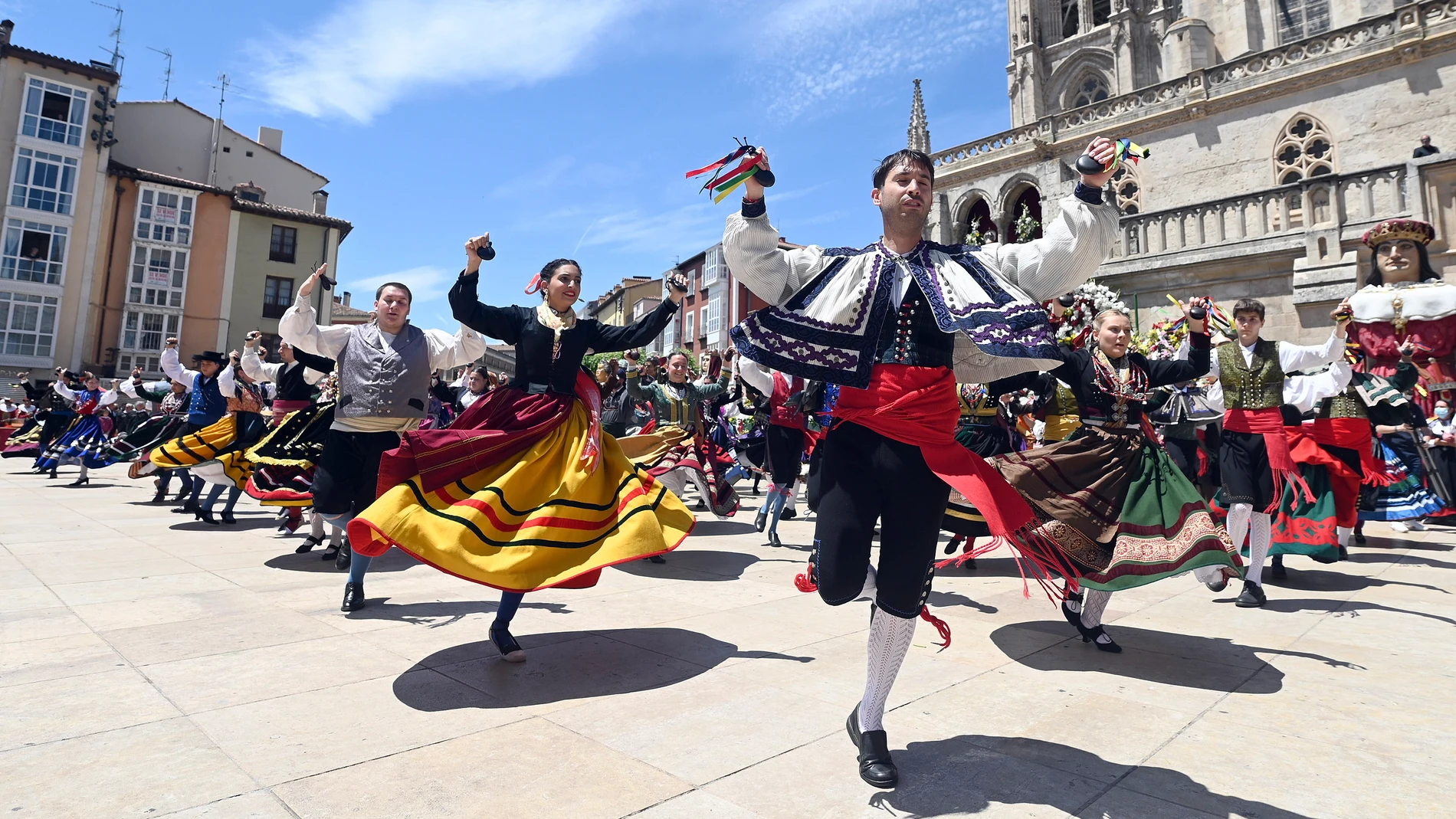 Ofrenda de Flores a la patrona de la diócesis de Burgos, Santa María la Mayor, en el marco de las Fiestas Mayores de San Pedro y San Pablo 2022