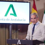El consejero de Presidencia, Elías Bendodo, durante la rueda de prensa tras el Consejo de Gobierno