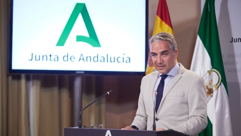 El consejero de Presidencia, Elías Bendodo, durante la rueda de prensa tras el Consejo de Gobierno
