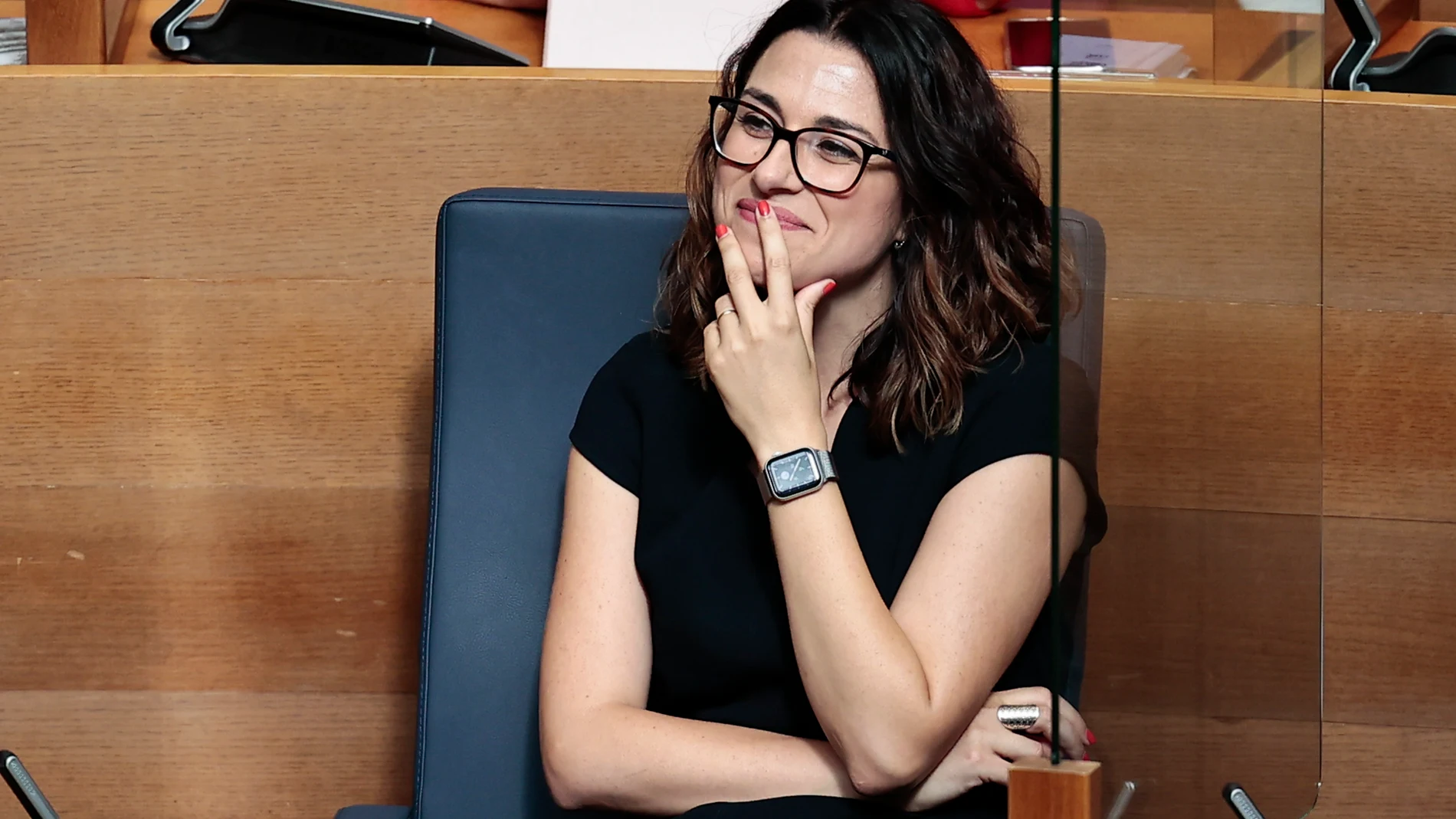 La vicepresidenta y portavoz del Consell y consellera de Igualdad y Políticas Inclusivas, Aitana Mas, durante su primera sesión de control parlamentario en Les Corts Valencianes