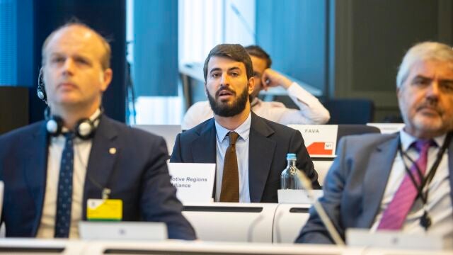 El vicepresidente de la Junta de Castilla y León, Juan García-Gallardo, participa en el debate sobre la firma de la Alianza de Regiones con Industria de Automoción durante el pleno del Comité de las Regiones de la Unión Europea