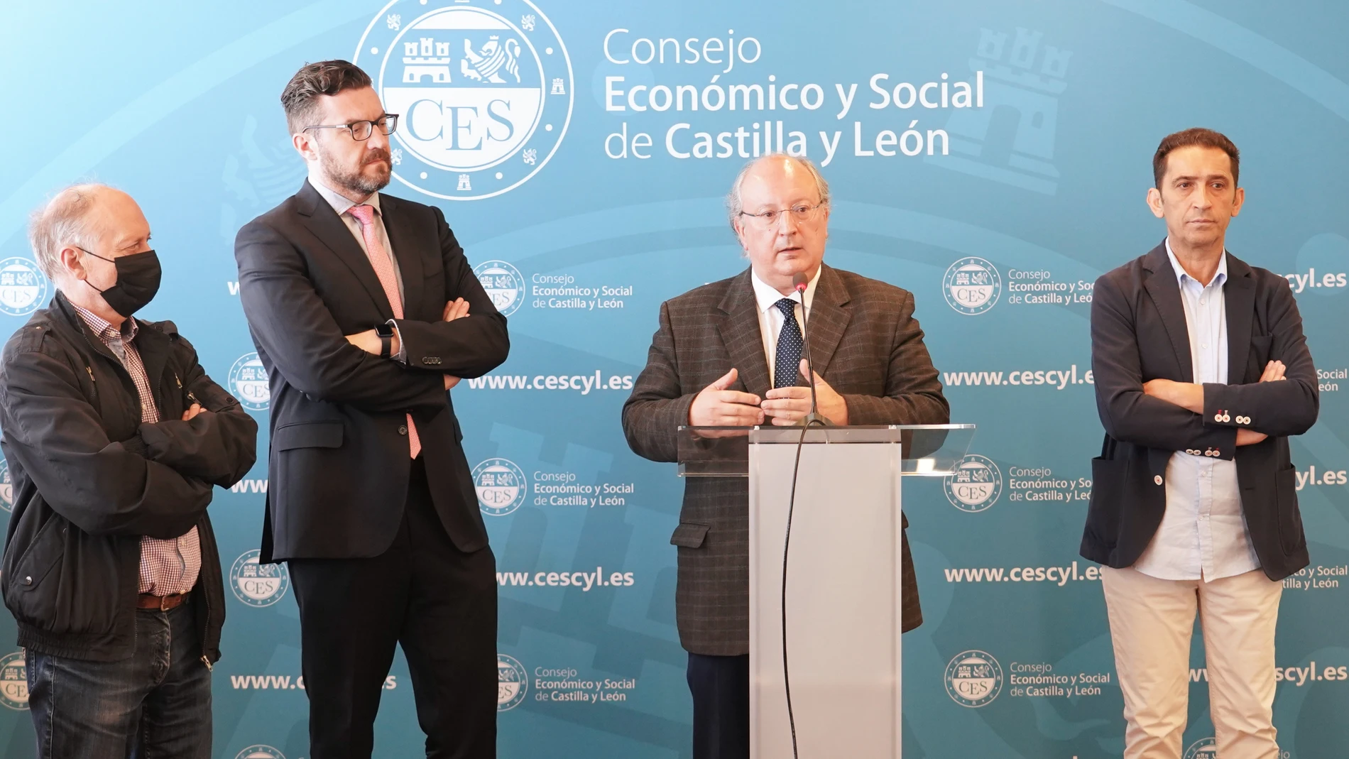 La Mesa de Gobierno del Consejo Económico y Social de Castilla y León (CESCyL) presenta el informe "Situación económica y social de Castilla y León en 2021". En la imagen, su presidente Enrique Cabero