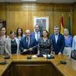Francisco Lirola (PP), nuevo alcalde de Dalías (Almería), con el bastón de mando. PP