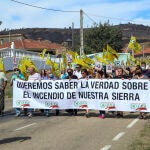 La organización agraria COAG Zamora se manifiesta en el municipio zamorano de Villardeciervos en la que reclama conocer la verdad del incendio de la Sierra de la Culebra