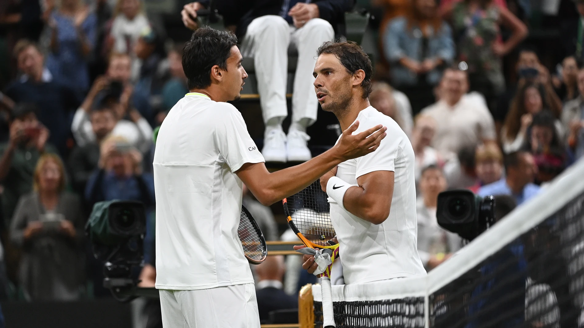 Rafael Nadal y Lorenzo Sonego en plena discusión durante su partido de tercera ronda de Wimbledon