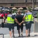 El individuo fue detenido por la Policía Nacional