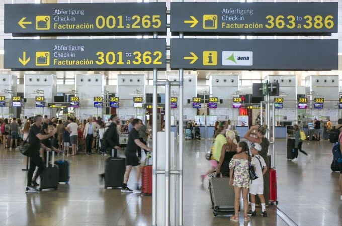 Imagen del aeropuerto de Málaga. EFE/Álvaro Cabrera