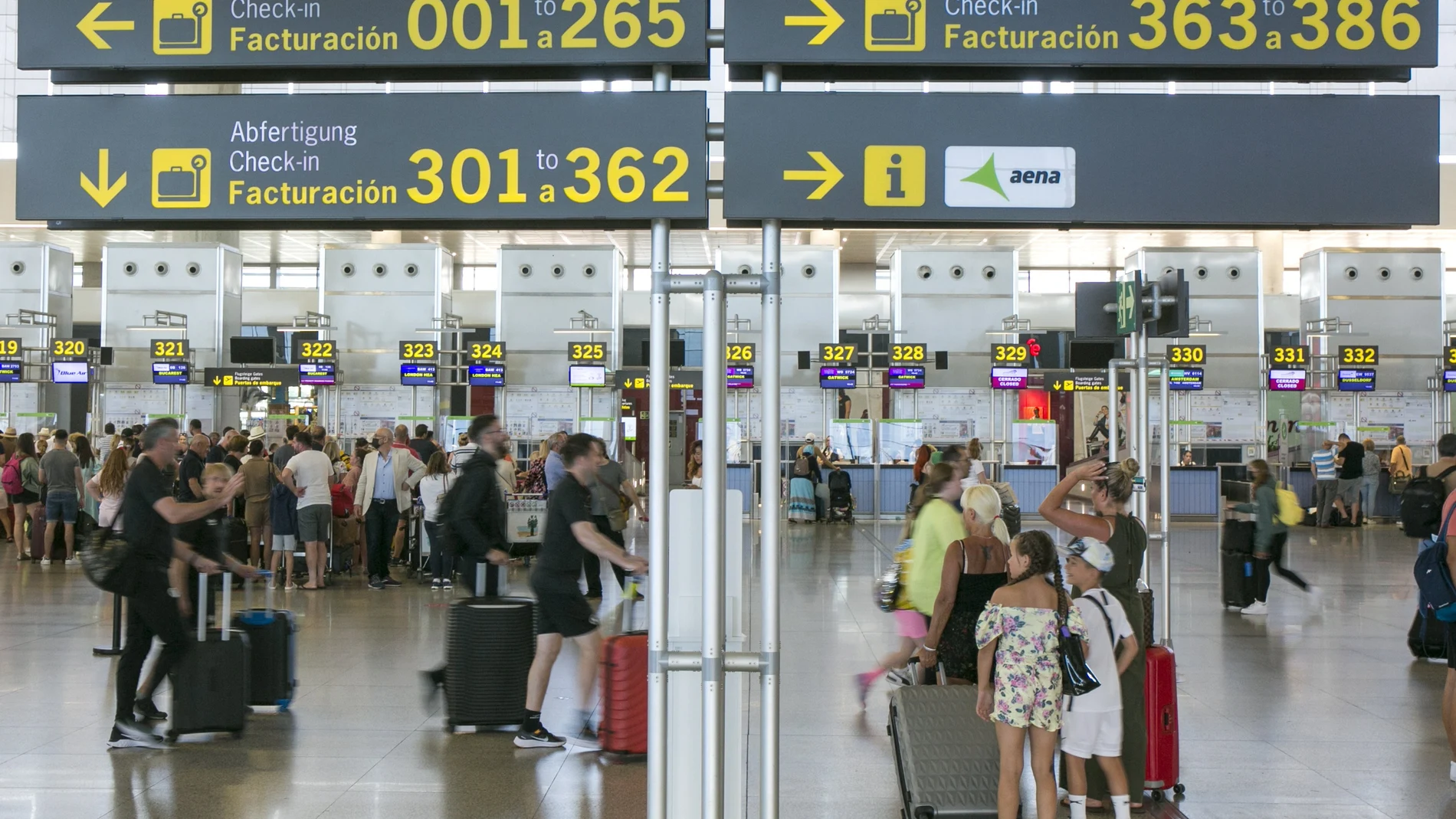 Imagen del aeropuerto de Málaga. EFE/Álvaro Cabrera