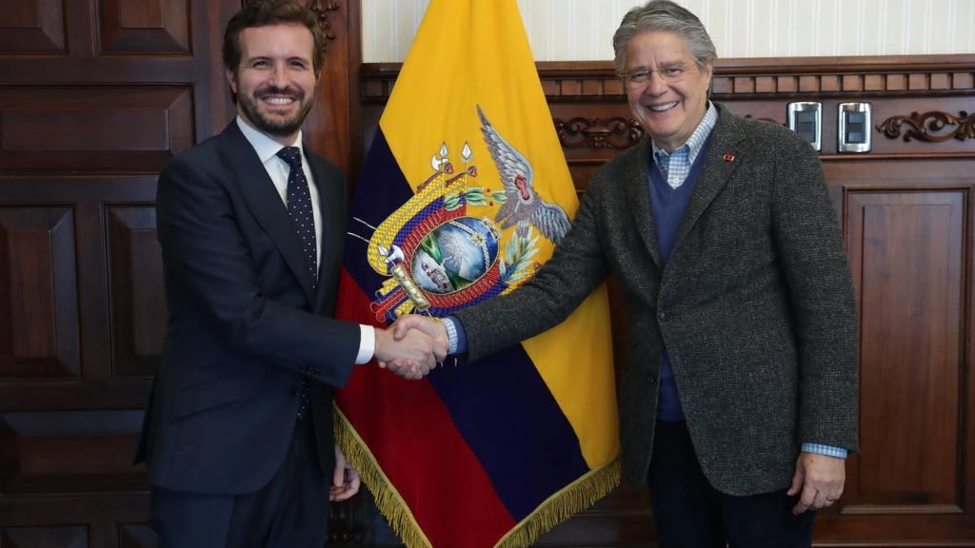 Pablo Casado con el presidente de Ecuador, Guillermo Lasso.