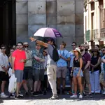 Varios turistas visitan Madrid