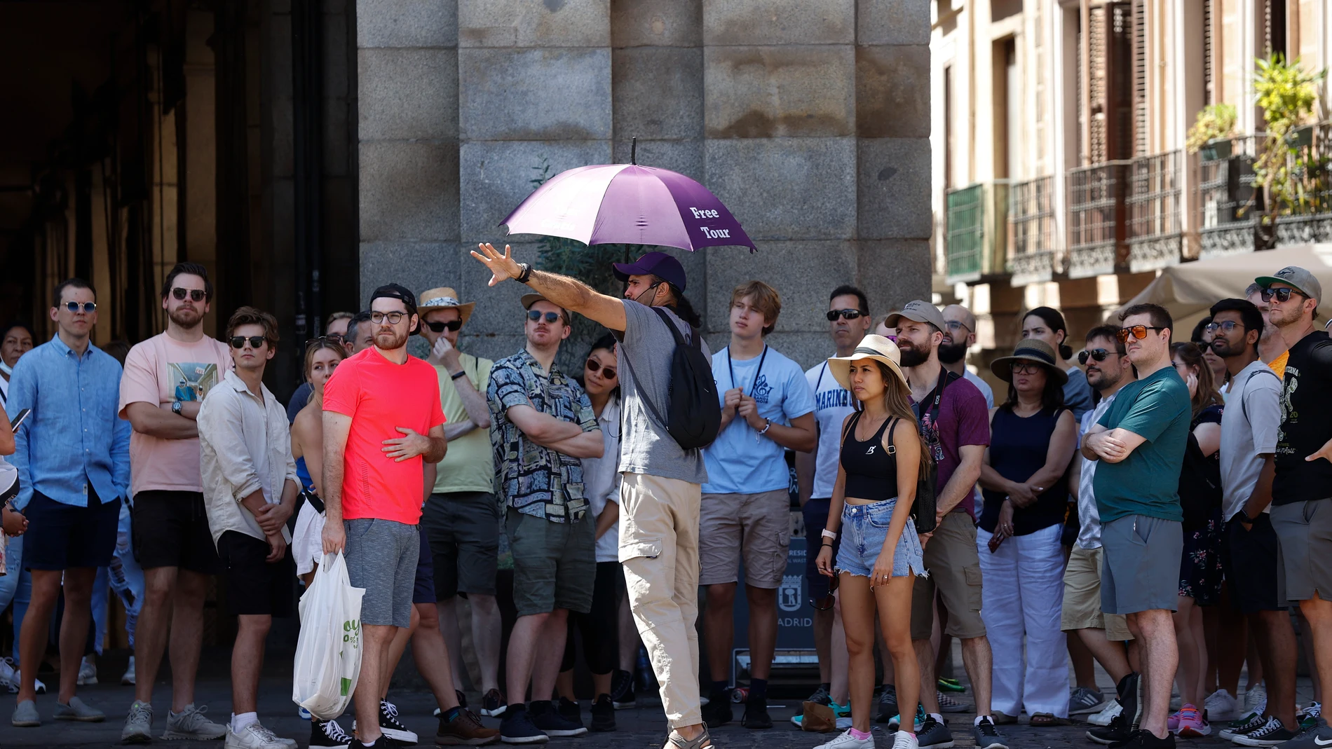 Varios turistas visitan Madrid