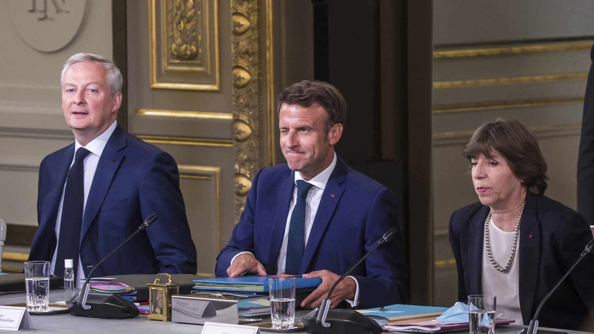 El presidente francés, Emmanuel Macron, en el centro