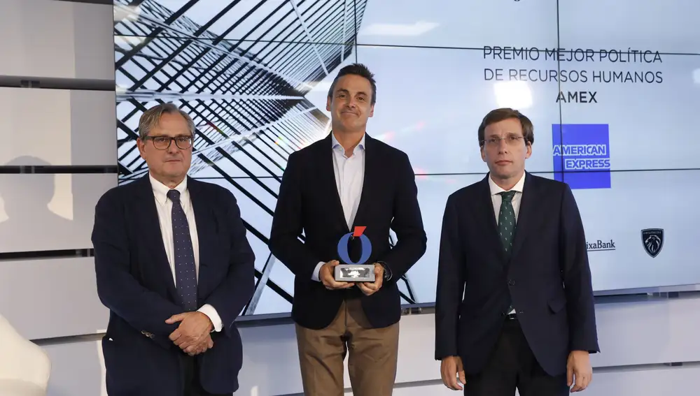 Juan Orti, presidente de American Express en España junto a Paco Marhuenda y José Luis Martínez-Almeida