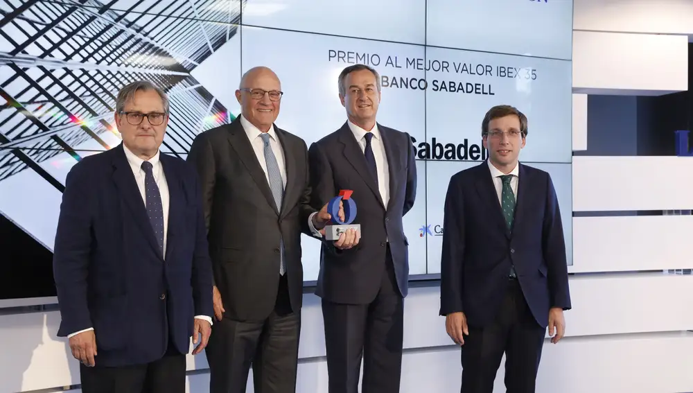 El presidente de Banco Sabadell, Josep Oliu, y el CEO de la entidad, César González-Bueno