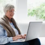 Las personas mayores suelen ser las más olvidadas en la era digital.