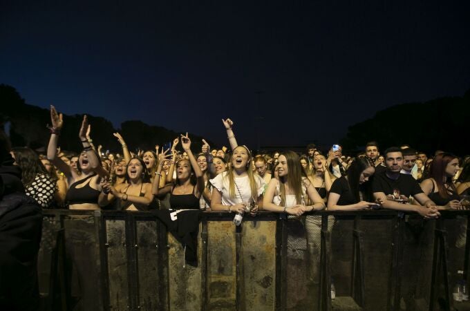 El público, sobre todo joven, disfrutando de los conciertos en Simancas