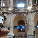 El IBEX 35, principal indicador del mercado español, ha retrocedido este miércoles el 0,14 %