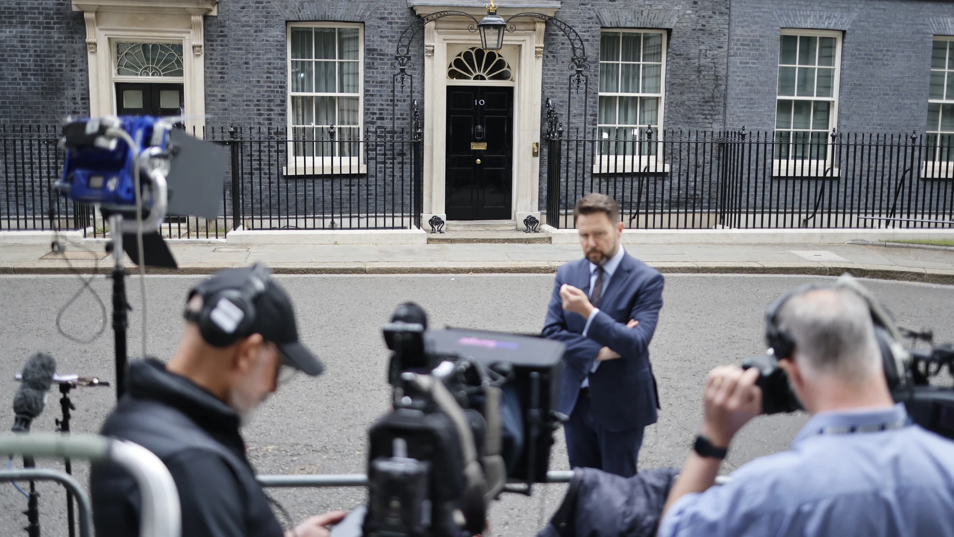 Periodistas a las puertas de Downing Street, residencia oficial del primer ministro Boris Johnson