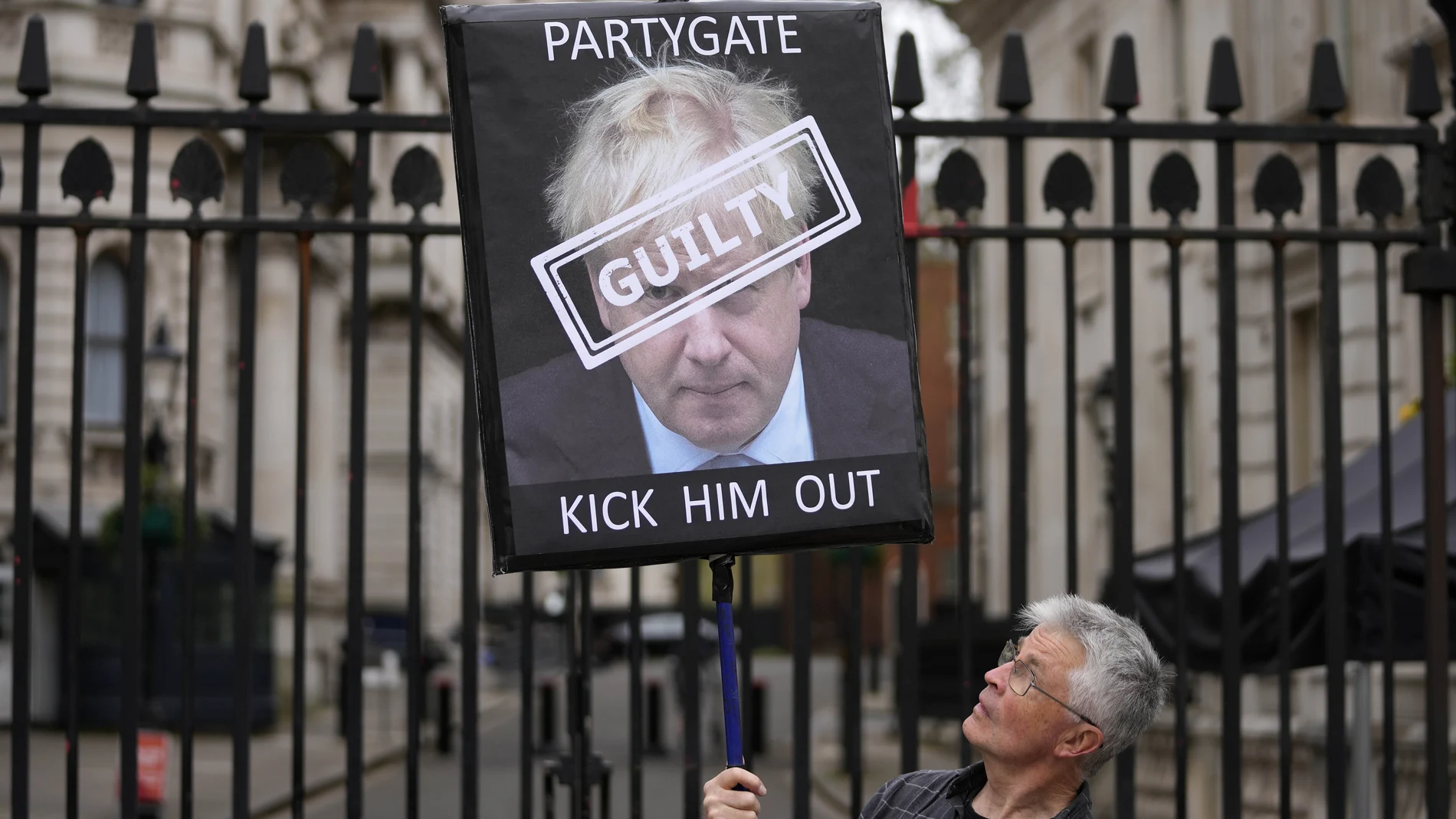 Manifestantes contra el primer ministro en las inmediaciones de Downing Street en una imagen de archivo