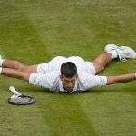 Djokovic dejó en las semifinales ante Sinner una imagen que ya es icónica en Wimbledon 2022