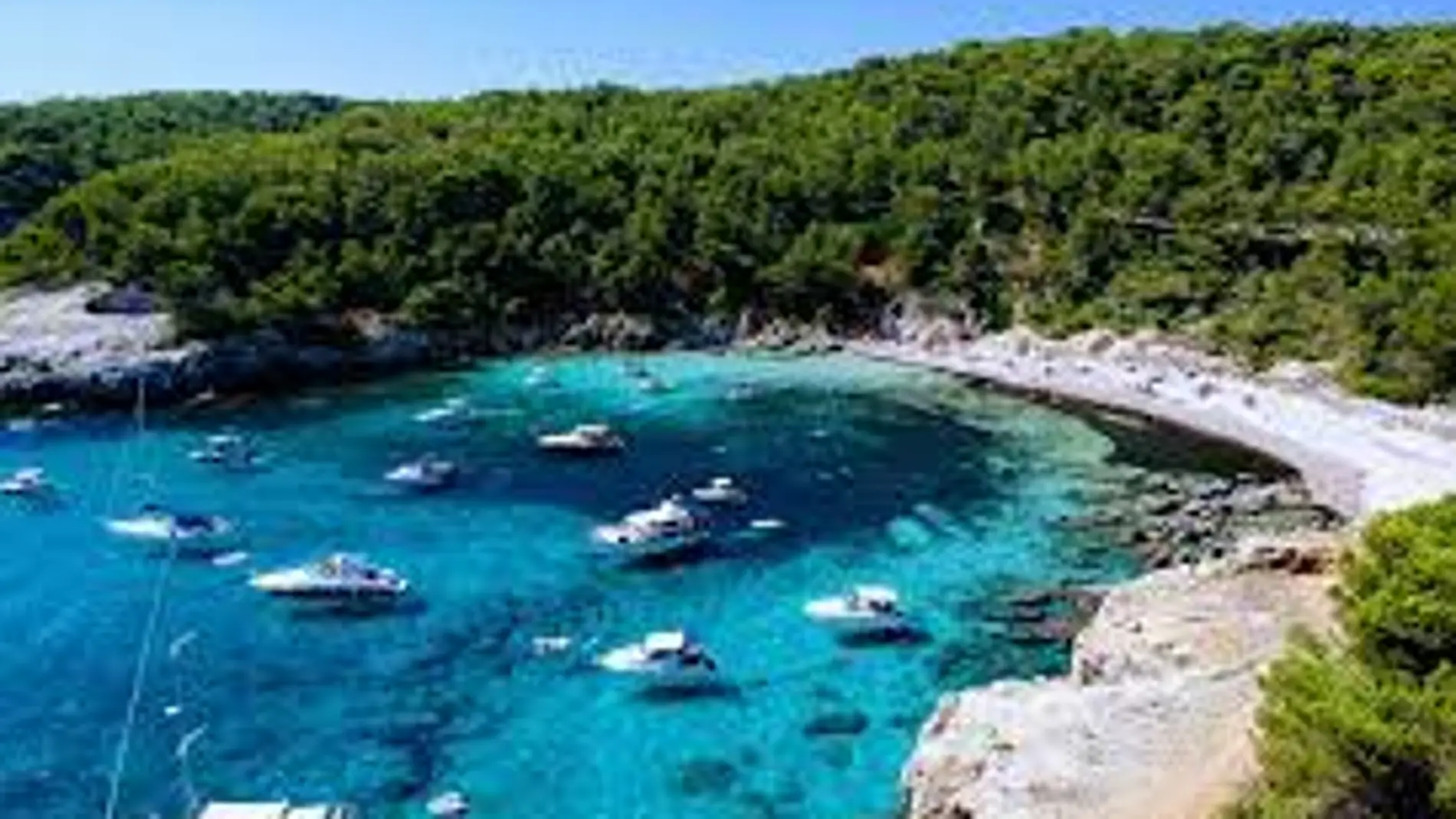 Menorca está considerado como uno de los mejores paraísos de calas