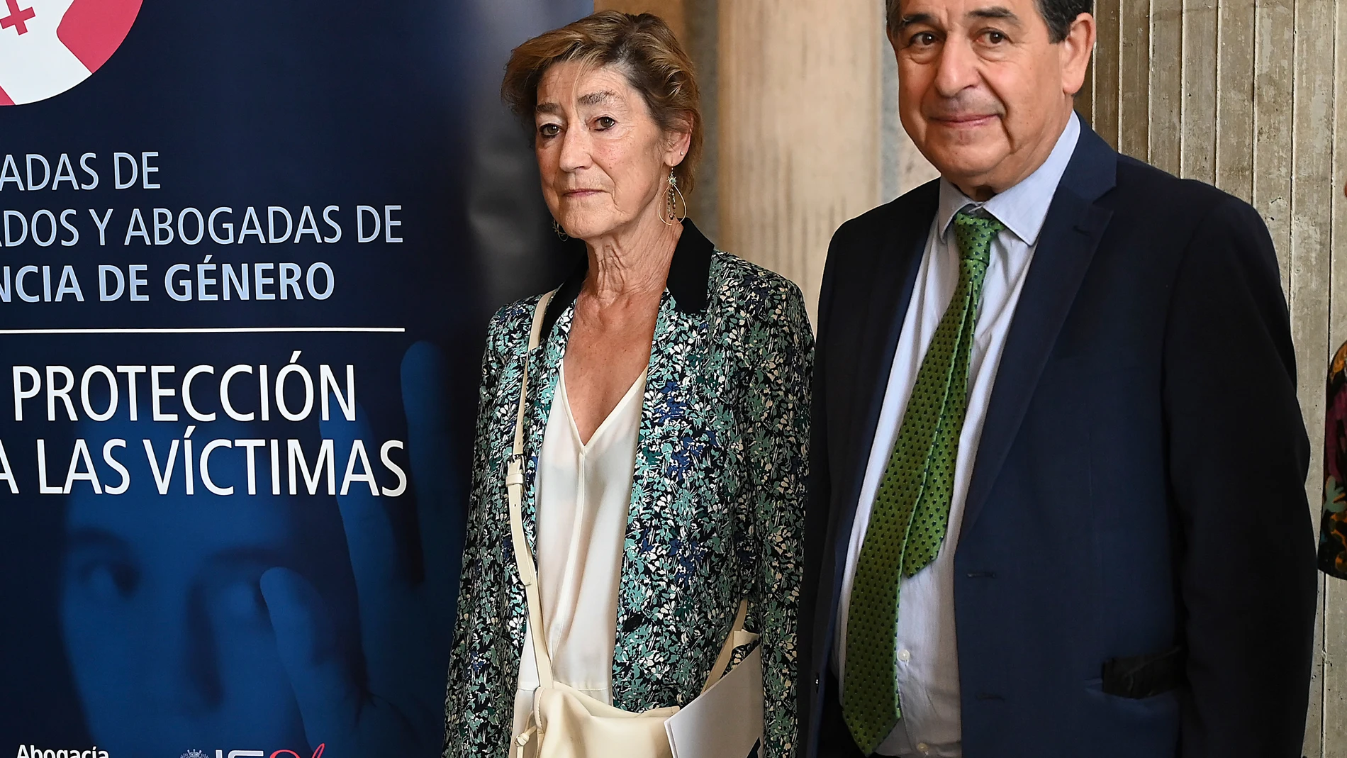 Victoria Ortega , presidenta del Consejo General de la Abogacía Española y Julio Sanz Orejudo presidente del Consejo de la Abogacía de Castilla y León , durante la inauguración de las X Jornadas de Abogados y Abogadas de Violencia de Género en León
