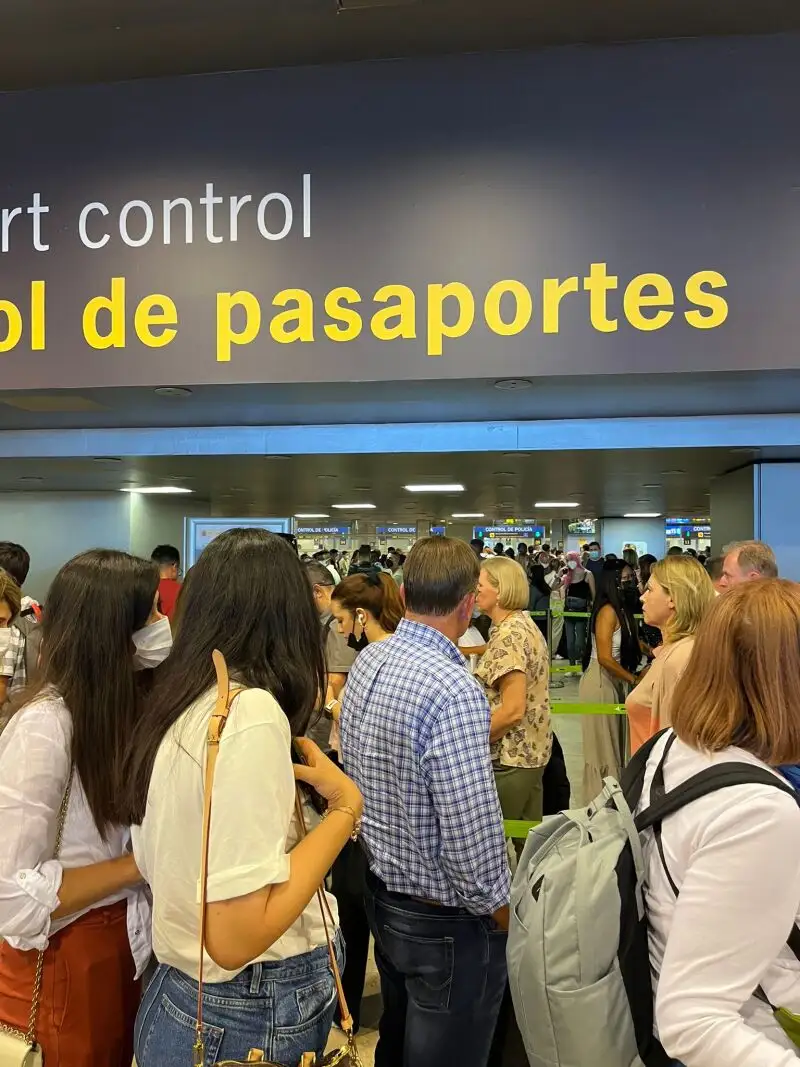 Colas en la zona de control de pasaporte de la terminal 1 del aeropuerto de Adolfo Suárez Madrid-Barajas