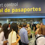 Colas en la zona de control de pasaporte de la terminal 1 del aeropuerto de Adolfo Suárez Madrid-Barajas