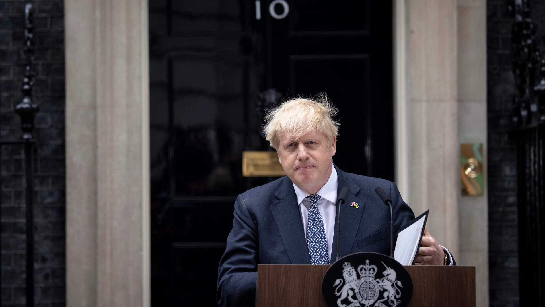 El primer ministro Boris Johnson en su discurso de renuncia en el número 10 de Downing Street (Reino Unido, Londres) EFE/EPA/TOLGA AKMEN