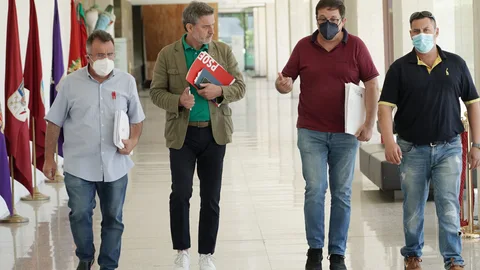 El procurador socialista, José Luis Vázquez, se reúne con miembros del sindicato agrario UCCL