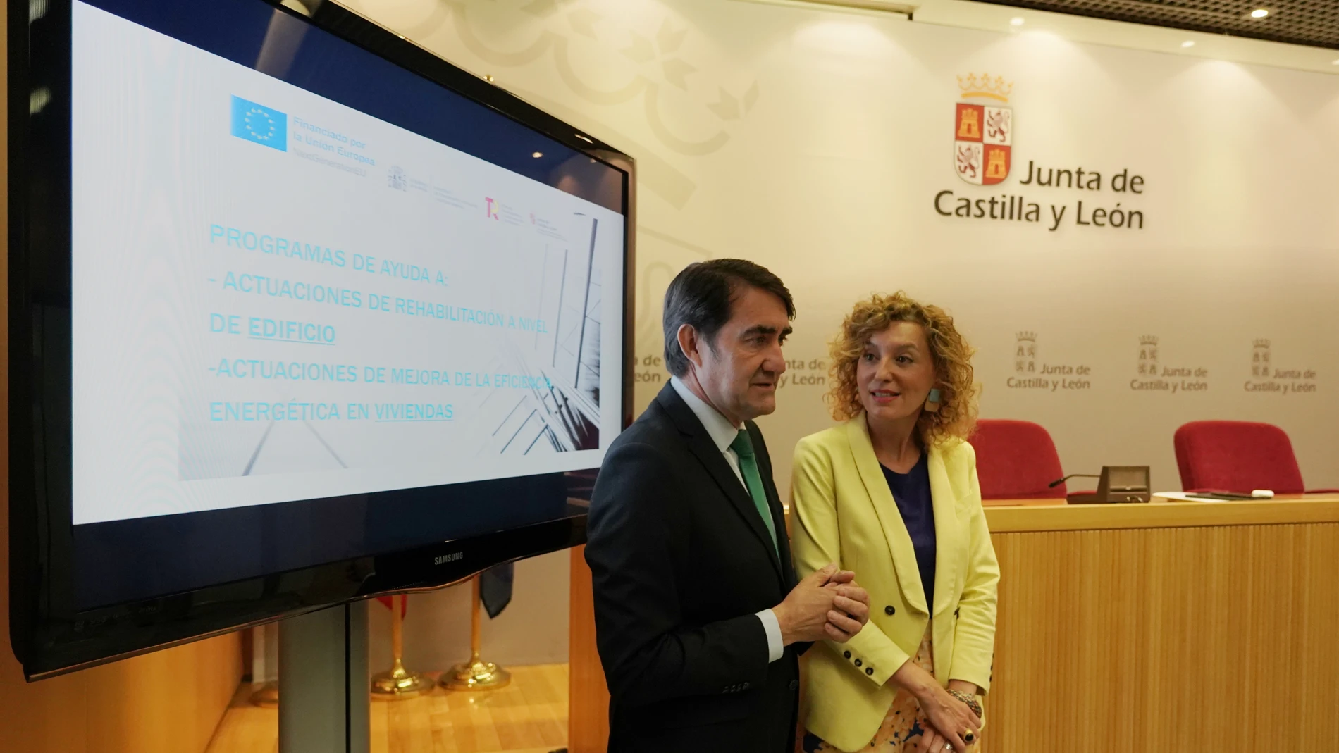 El consejero de Medio Ambiente, Vivienda y Ordenación del Territorio presenta dos convocatorias de ayudas a la rehabilitación de viviendas