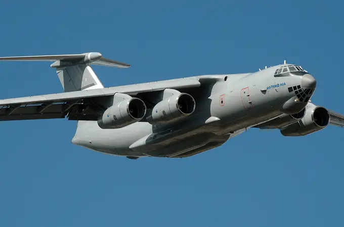 Así es el mítico Il-76, el avión de transporte militar ruso que permite a Putin enviar sus fuerzas a cualquier punto de Ucrania