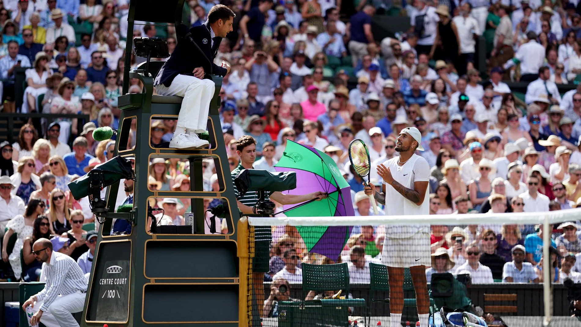 Kyrgios se queja al juez de silla en la final de Wimbledon contra Djokovic