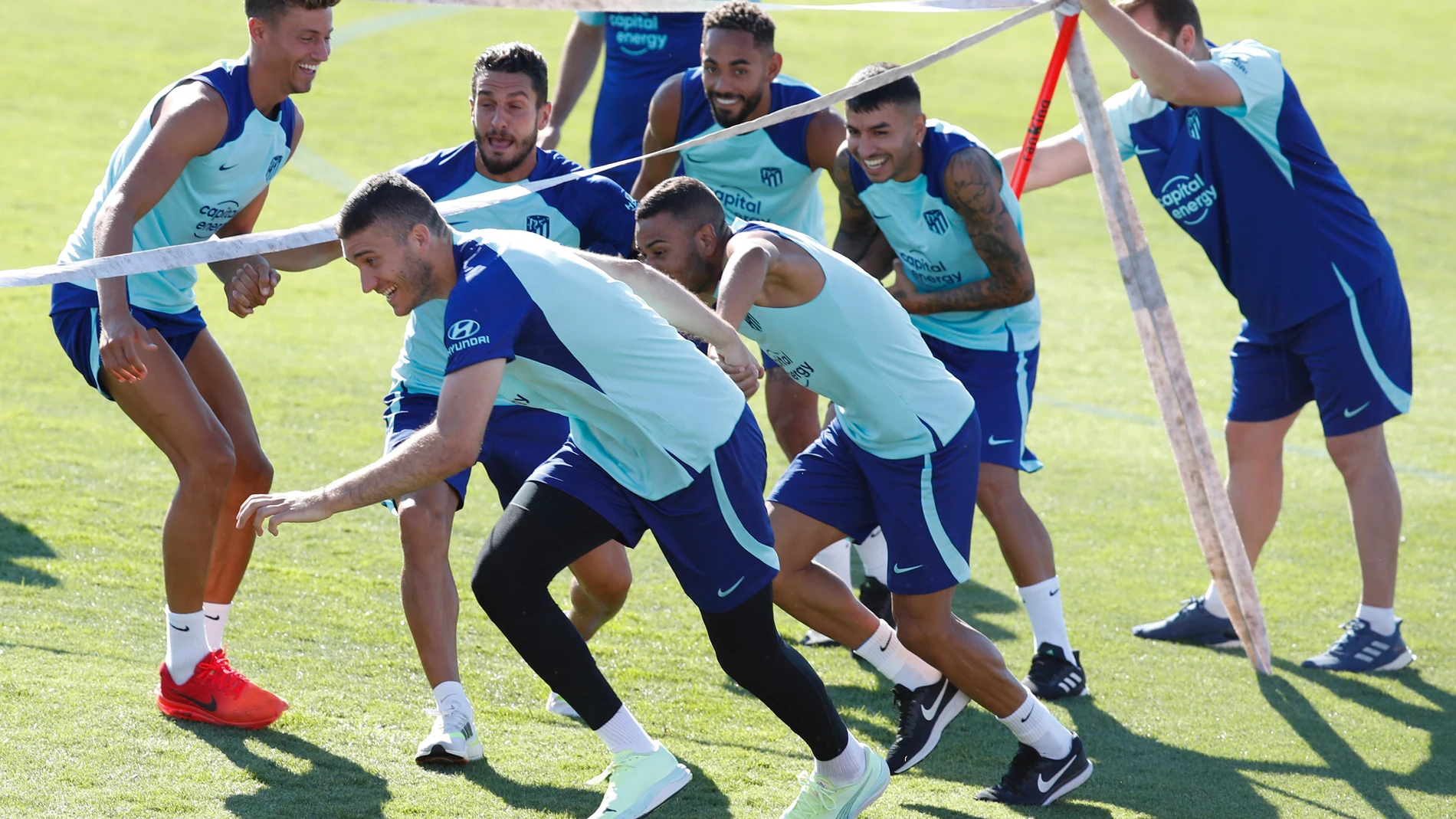 Los jugadores del Atlético, durante el primer entrenamiento de la temporada