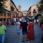 Turistas por las calles de Pedraza, en Segovia