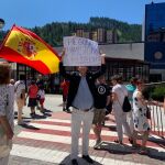 Amalio de Marichalar, en Ermua, pidiendo la dimisión de Pedro Sánchez