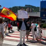 Amalio de Marichalar, en Ermua, pidiendo la dimisión de Pedro Sánchez